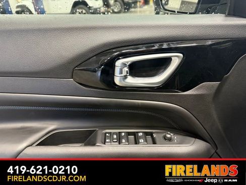 New 2026 Jeep Compass Latitude image 8