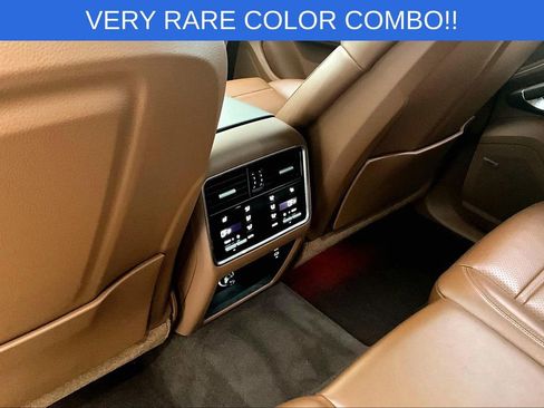Used 2022 Porsche Cayenne Turbo S image 32