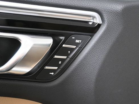 Used 2023 Porsche Macan AWD/4WD image 33
