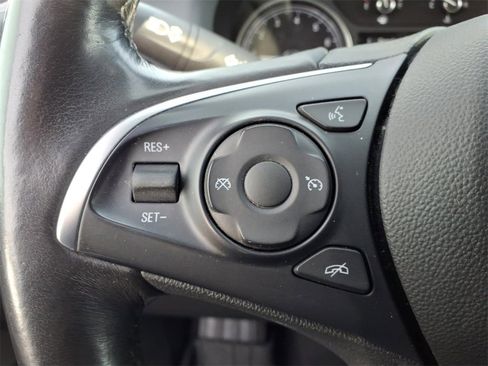 Used 2018 Buick Enclave Essence image 18