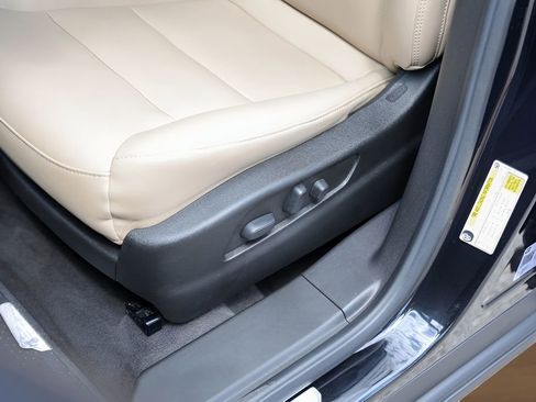 Certified 2024 Cadillac XT4 Luxury FWD image 8