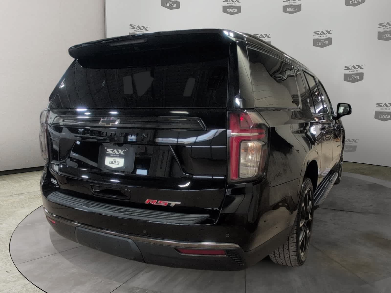 Used 2022 Chevrolet Suburban RST w/ Luxury Package AWD/4WD image 5