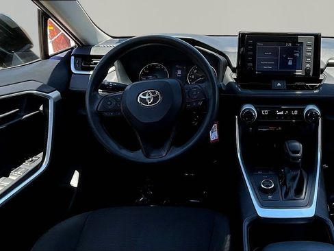 Used 2022 Toyota RAV4 LE AWD/4WD image 8