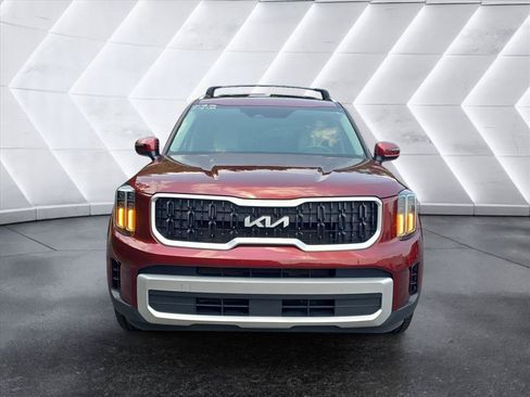 Used 2024 Kia Telluride EX w/ EX Captain's Chair Package FWD image 8