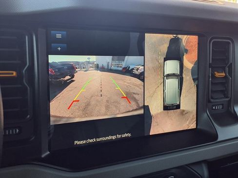 Used 2022 Ford Bronco Badlands image 8