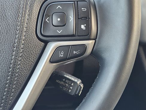 Used 2018 Toyota Highlander Limited image 29