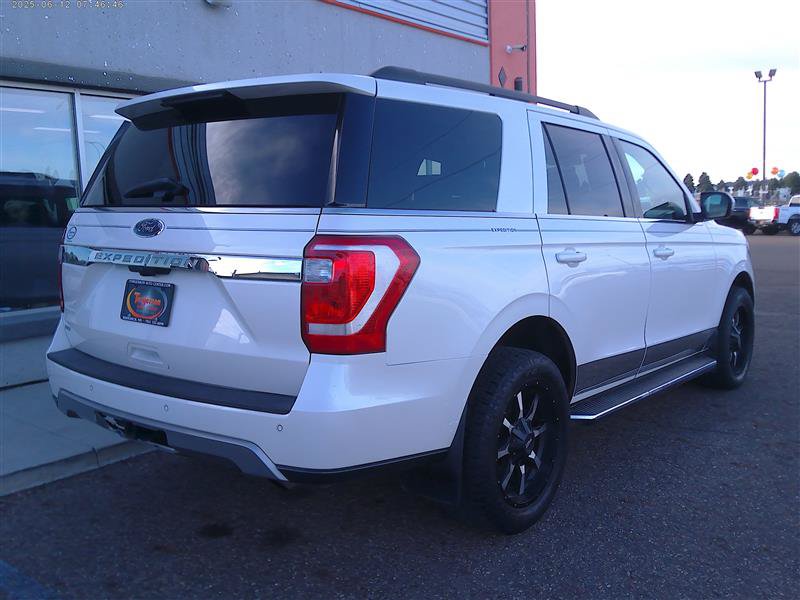 Used 2019 Ford Expedition XLT w/ Equipment Group 202A AWD/4WD image 3