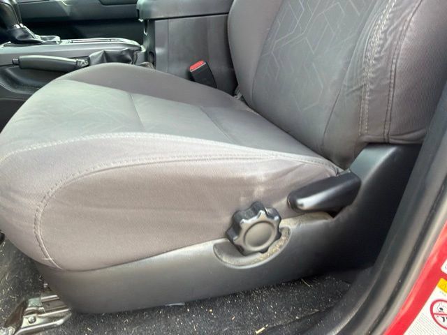 Used 2018 Toyota Tacoma TRD Off-Road AWD/4WD image 38