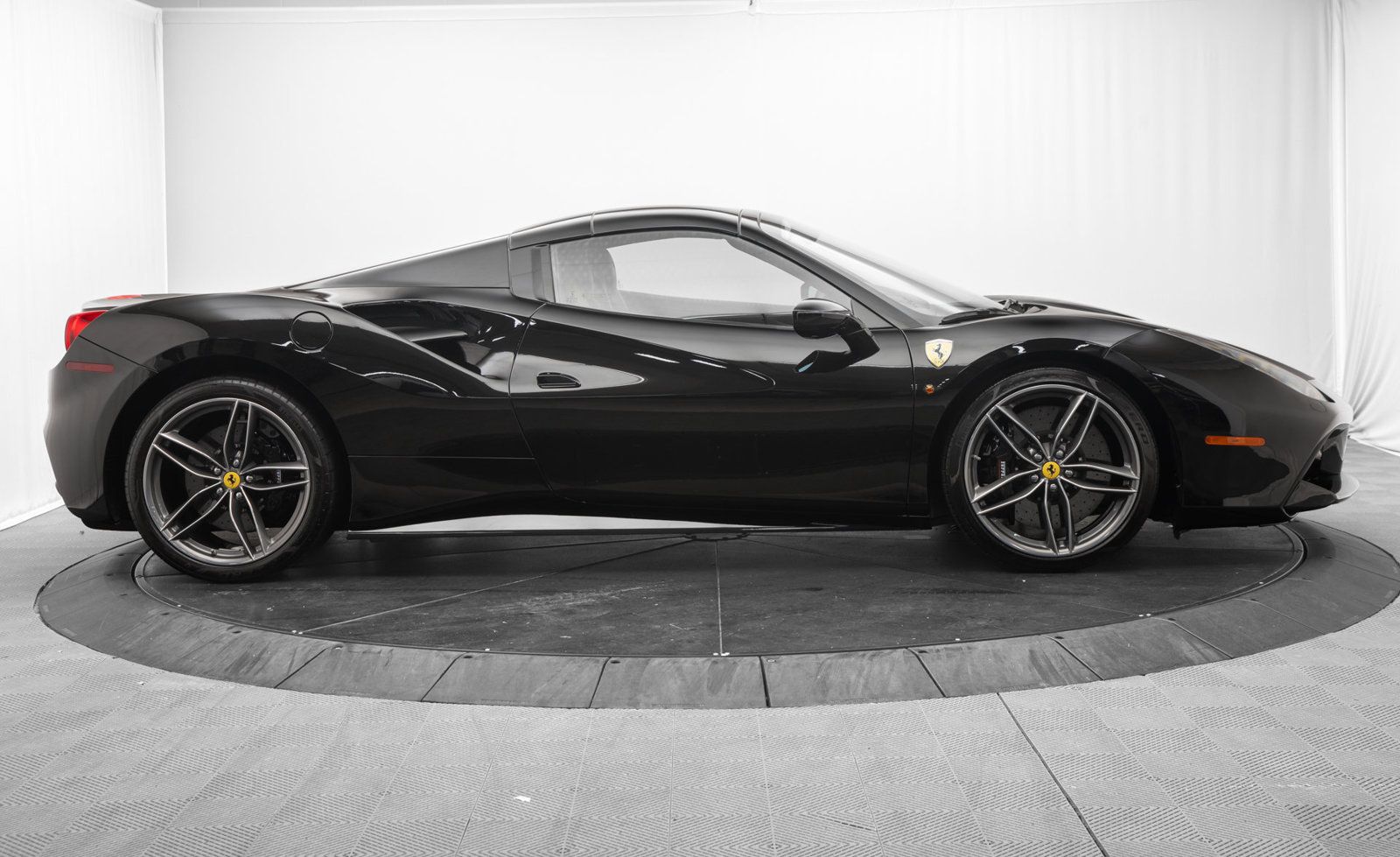 Used 2017 Ferrari 488 Spider RWD image 16