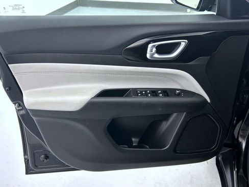 Used 2024 Jeep Compass Limited image 9