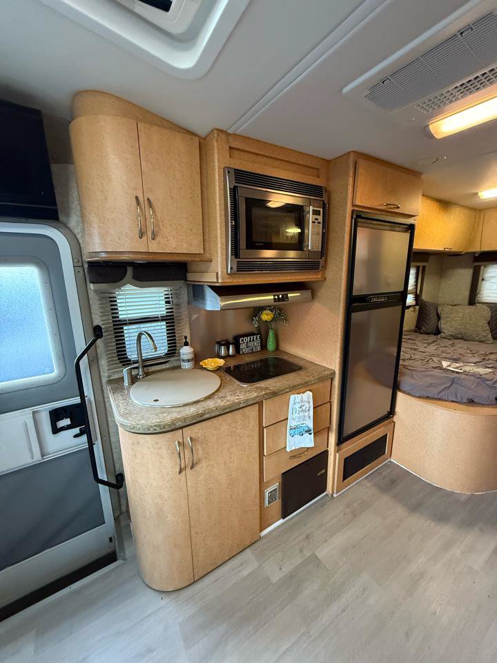 Used 2008 Dodge Sprinter 3500 RWD image 8