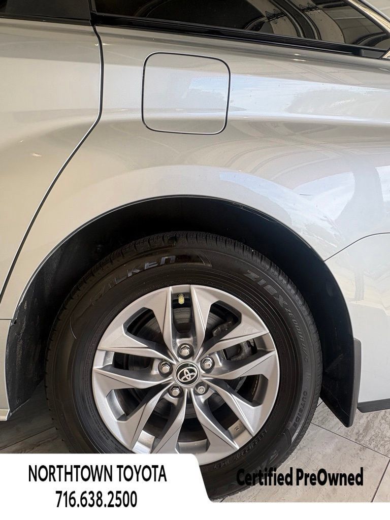 Used 2025 Toyota Sienna LE w/ LE Plus Package AWD/4WD image 10