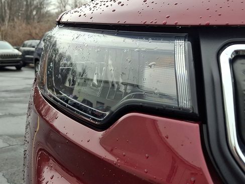 Used 2022 Jeep Compass Latitude image 9