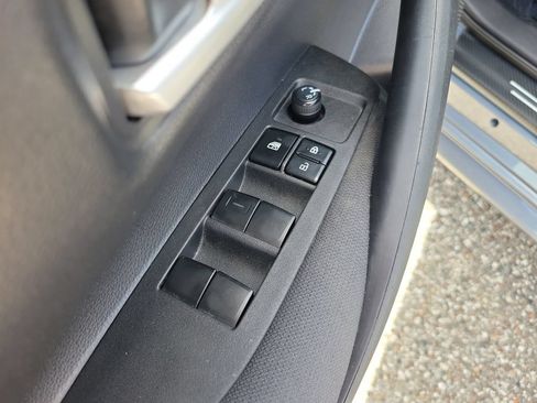 Used 2021 Toyota Corolla LE FWD image 13