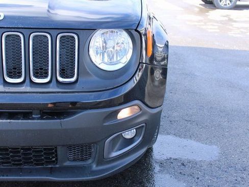 Used 2016 Jeep Renegade Latitude w/ Cold Weather Group image 39