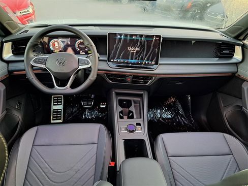 New 2026 Volkswagen Tiguan SE R-Line image 6