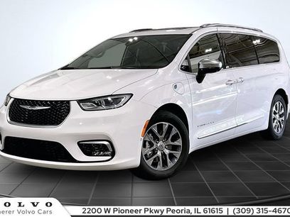 Used 2025 Chrysler Pacifica Pinnacle
