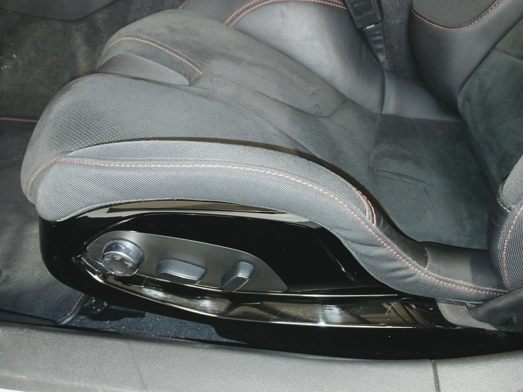 Certified 2020 Chevrolet Corvette Stingray Premium Cpe w/ 3LT Preferred Equipment Group RWD image 17