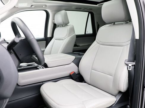 Used 2025 Ford Expedition Max Active image 16