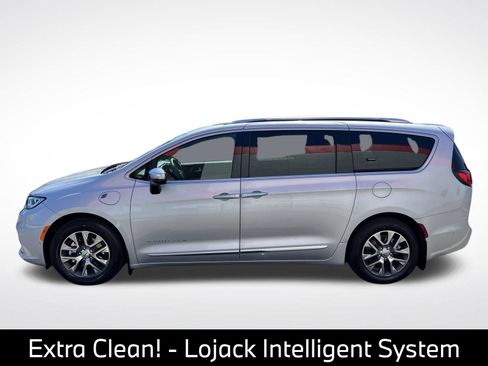 Used 2023 Chrysler Pacifica Pinnacle FWD image 8