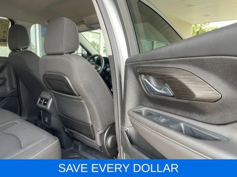 Used 2023 GMC Terrain SLE w/ Driver Convenience Package FWD image 23