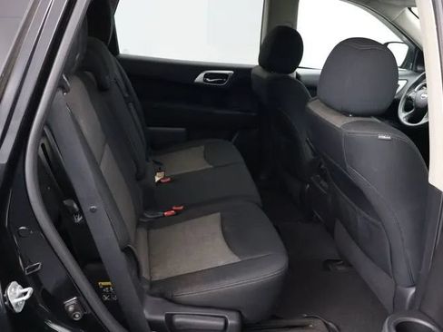 Used 2017 Nissan Pathfinder SV AWD/4WD image 18