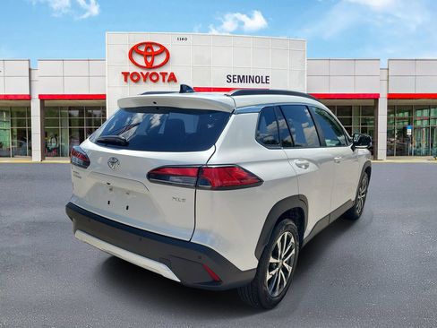 Used 2025 Toyota Corolla Cross XLE FWD image 3