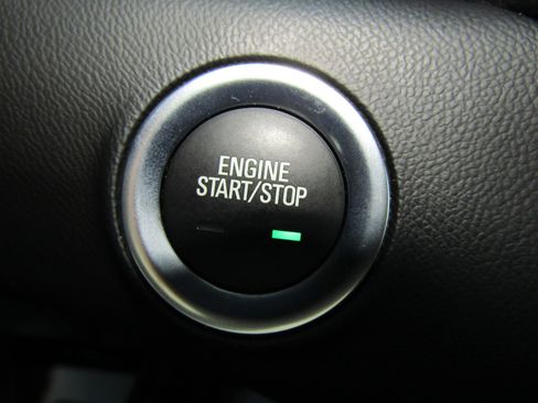 Used 2024 GMC Terrain SLT image 32