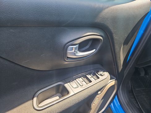 Used 2015 Jeep Renegade Sport w/ Power & Air Group FWD image 17