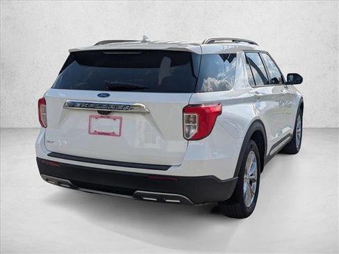 Used 2022 Ford Explorer XLT w/ Equipment Group 202A image 5