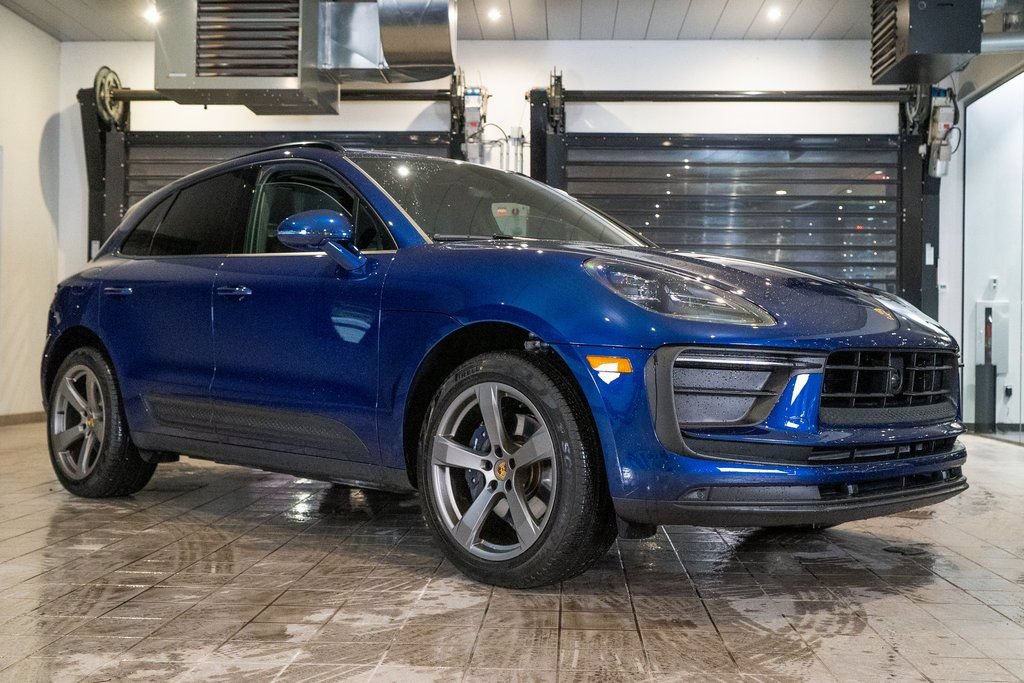Certified 2025 Porsche Macan AWD/4WD image 7