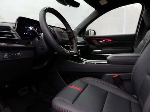 Certified 2024 Chevrolet Traverse RS w/ LPO, Floor Liner Package image 14