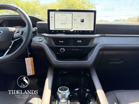 New 2026 Ford Explorer Platinum image 19