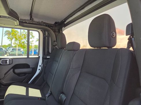 Used 2022 Jeep Gladiator Sport AWD/4WD image 21