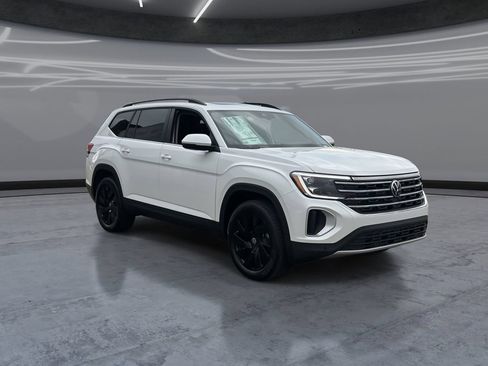 New 2026 Volkswagen Atlas SE FWD image 2