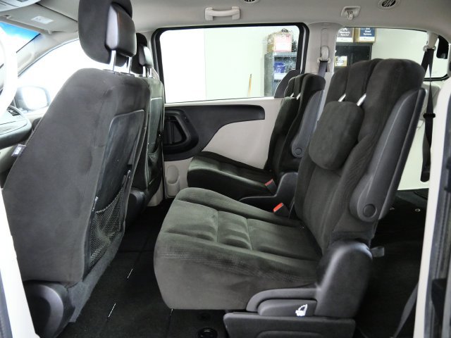Used 2016 Dodge Grand Caravan SXT FWD image 12