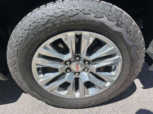 Used 2024 GMC Sierra 1500 Denali w/ Technology Package AWD/4WD image 12