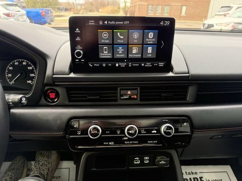 Used 2025 Honda Pilot TrailSport image 38