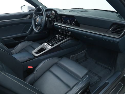 Used 2022 Porsche 911 Carrera image 17