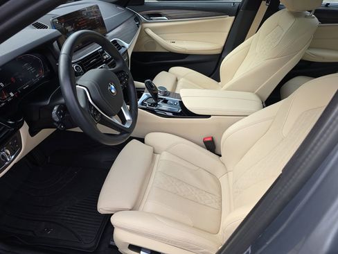 Used 2023 BMW 530i xDrive w/ Convenience Package image 8