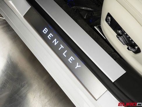 Used 2023 Bentley Flying Spur V8 image 40