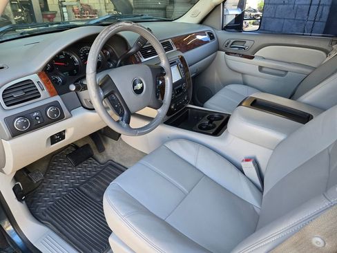Used 2010 Chevrolet Silverado 2500 LTZ w/ Convenience Package image 11