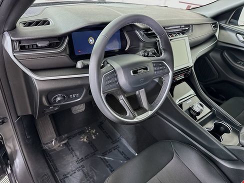 Used 2025 Jeep Grand Cherokee Laredo X AWD/4WD image 18