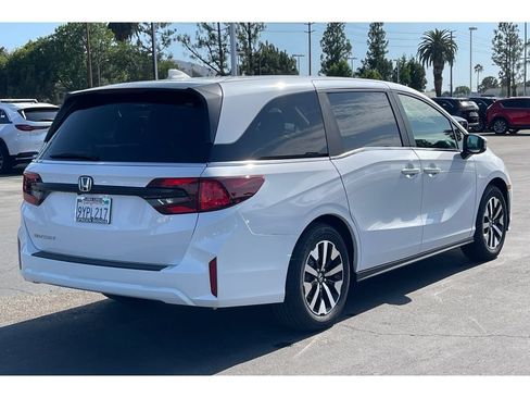 Certified 2026 Honda Odyssey EX-L image 6