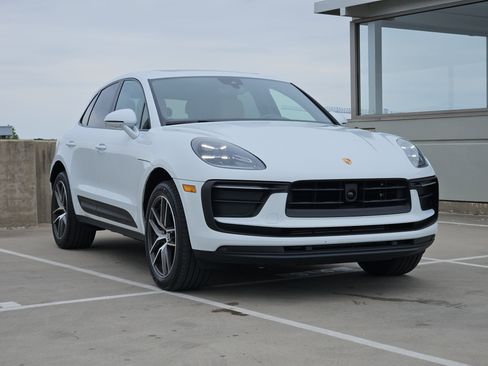 Certified 2026 Porsche Macan AWD/4WD image 10