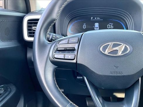 Used 2024 Hyundai Venue Limited FWD image 23