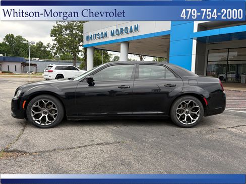 Used 2018 Chrysler 300 S RWD image 2