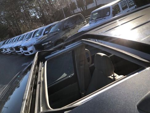 Used 2017 Jeep Grand Cherokee Limited image 23