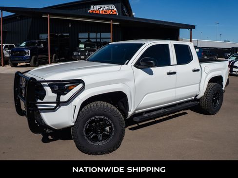Used 2025 Toyota Tacoma SR image 4