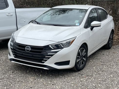 Used 2024 Nissan Versa SV image 1